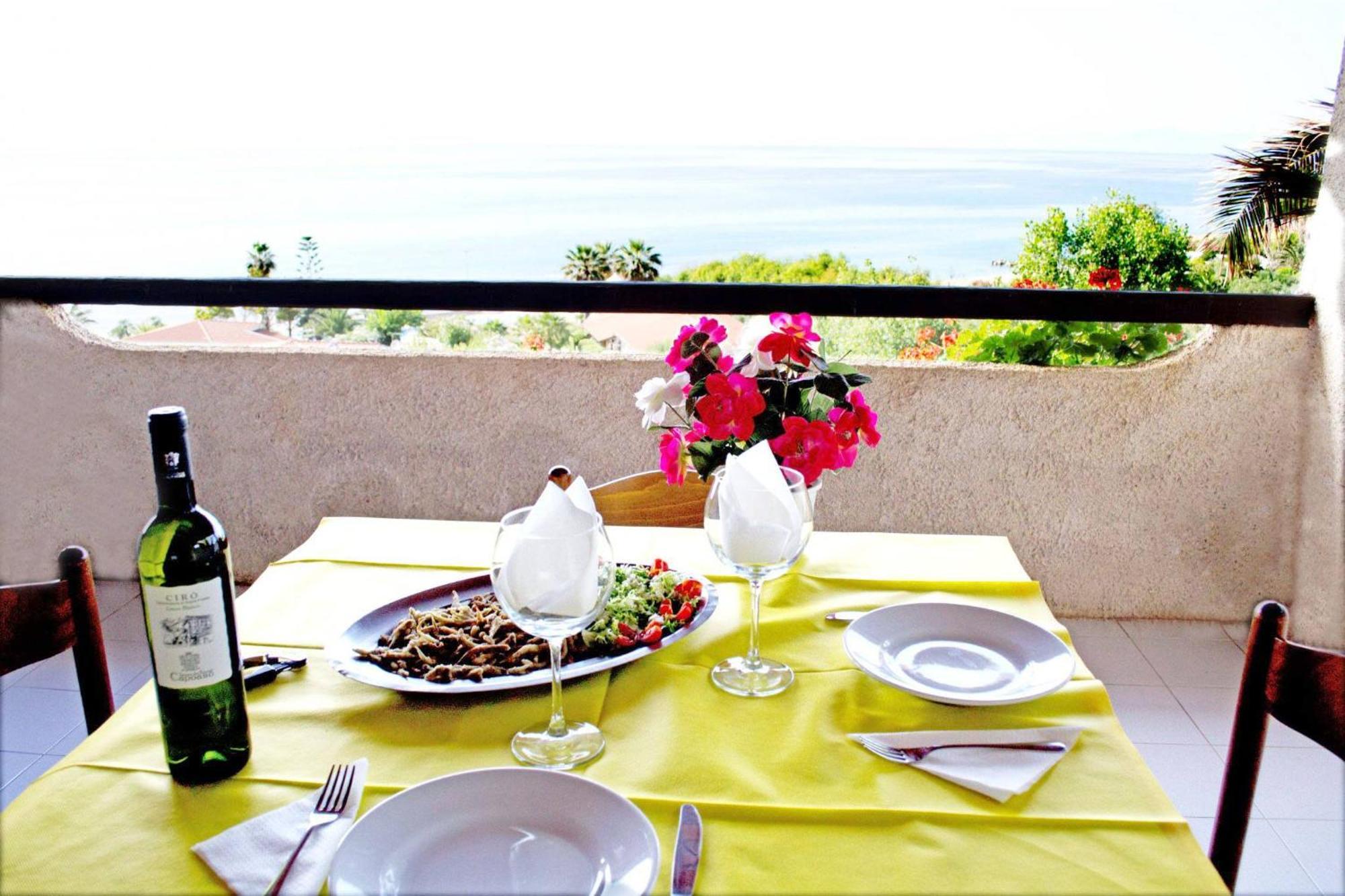 Cala Petrosa Hotel 3*